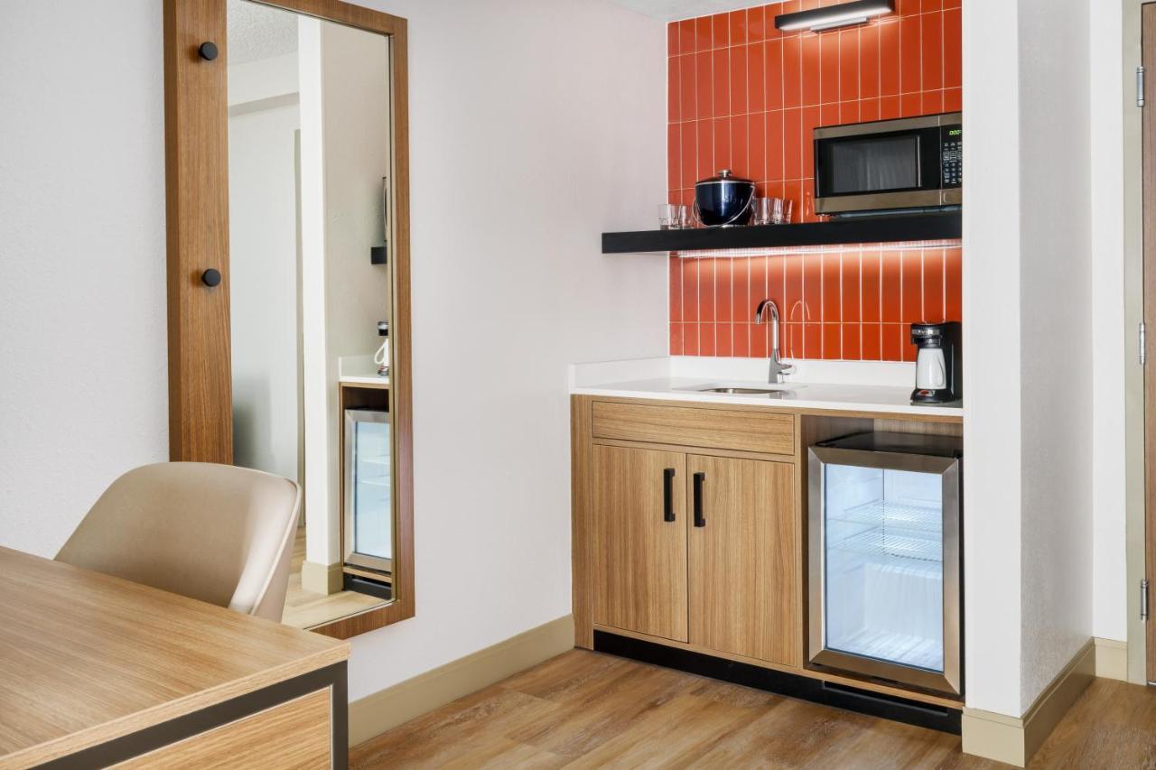 Hyatt Place Across From Universal Orlando Resort Bagian luar foto